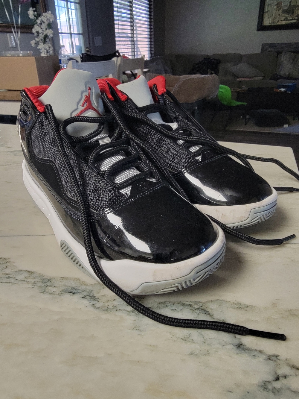 Jordan Kids Low-Top Basketball Shoes - Black/White/Red